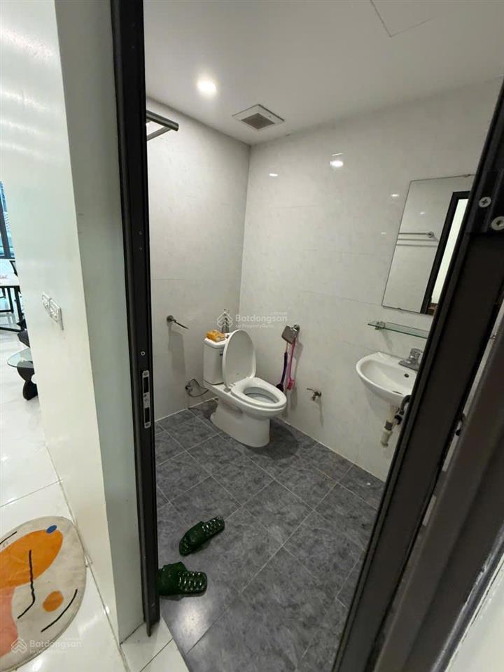 Sàn vp 25 võ văn dũng  61 hoàng cầu 55 m2 giá 8 triệu/tháng 0977 227 ***