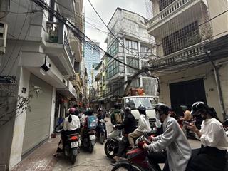 Chính chủ cho thuê cửa hàng riêng biệt hoàng cầu  mai anh tuấn. 60 m2 lô góc 5.5x12m giá 15 triệu