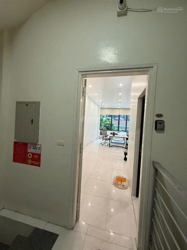 Chính chủ cho thuê vp 81 hoàng cầu 55 m2 giá 8,5 triệu/tháng có thang máy chỗ để xe 0977 227 ***