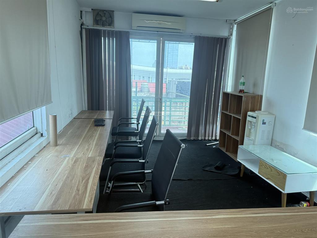 Chính chủ cho thuê vp 14 huỳnh thúc kháng full đồ 7.5 triệu dtsd 40 m2 có ban công 3 mặt thoáng đẹp