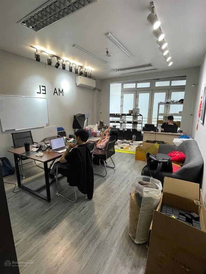 Cho thuê văn phòng ngõ 59 hoàng cầu 40 m²  7 triệu/tháng có thang máy cửa sổ kính đẹp