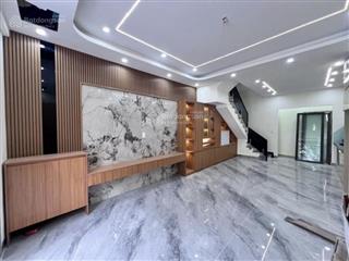 Hoa hậu đẹp nhất ngã 6 quán trữ, kiến an