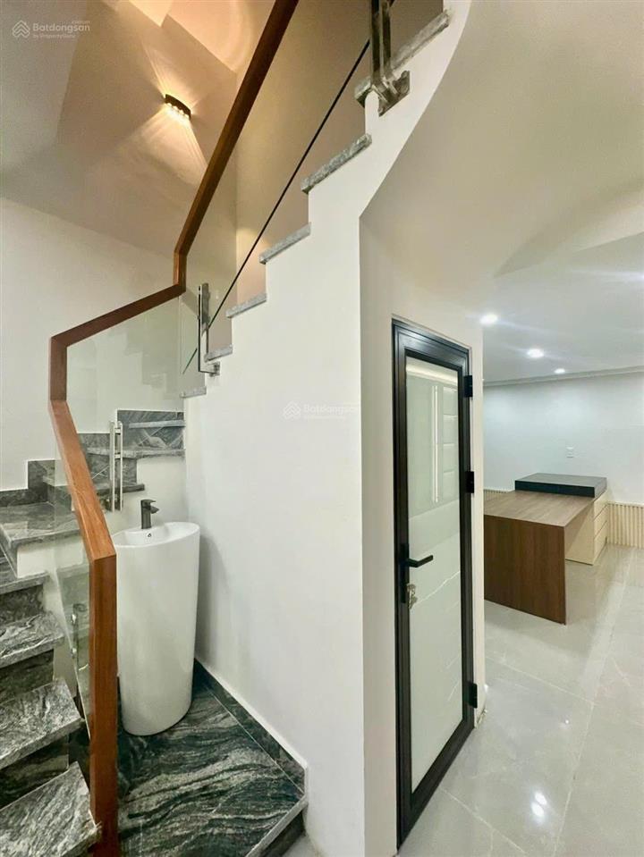 Chính chủ gửi bán căn nhà 3 tầng tại trung tâm đồng hoà , kiến an
