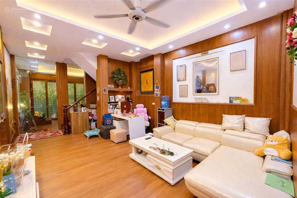 Nhà kim mã giá này không có căn thứ 2! ngõ đẹp gần phố.