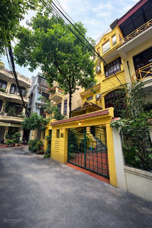 Tôn thất thiệp  dt 125m2  cả phố duy nhất 1 nhà bán  vị trí đỉnh chóp ba đình.