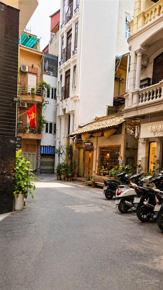 Lý nam đế  54.8m  mặt tiền 12m hiếm  cách mặt phố 10m  ô tô 7 chỗ đỗ cửa.