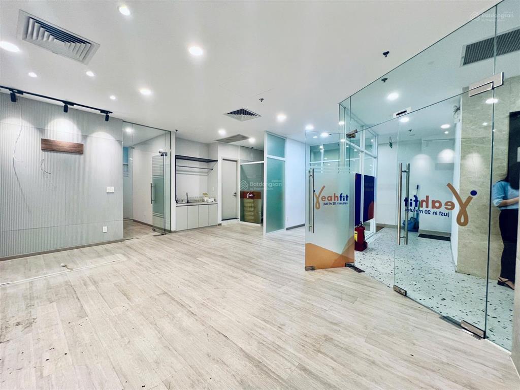 Cho thuê văn phòng mặt tiền tầng trệt, dt 180m2 giá chỉ 129 triệu, tòa nhà 91a cao thắng, q3
