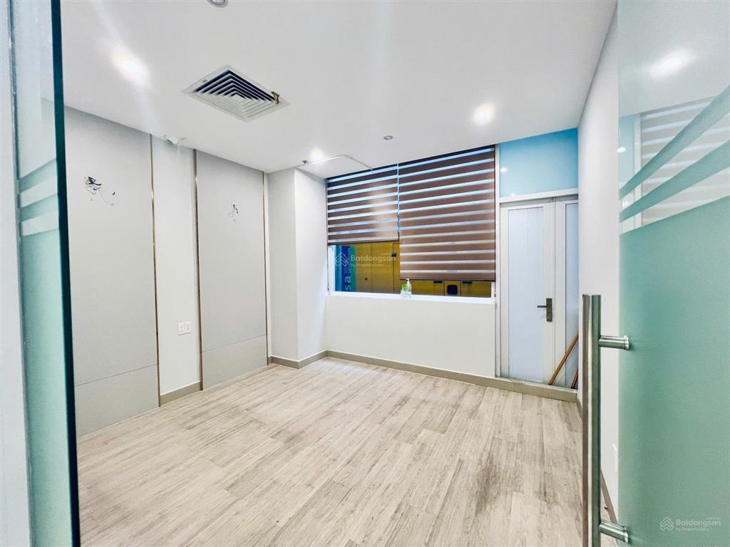 Cho thuê văn phòng mặt tiền tầng trệt, dt 180m2 giá chỉ 129 triệu, tòa nhà 91a cao thắng, q3