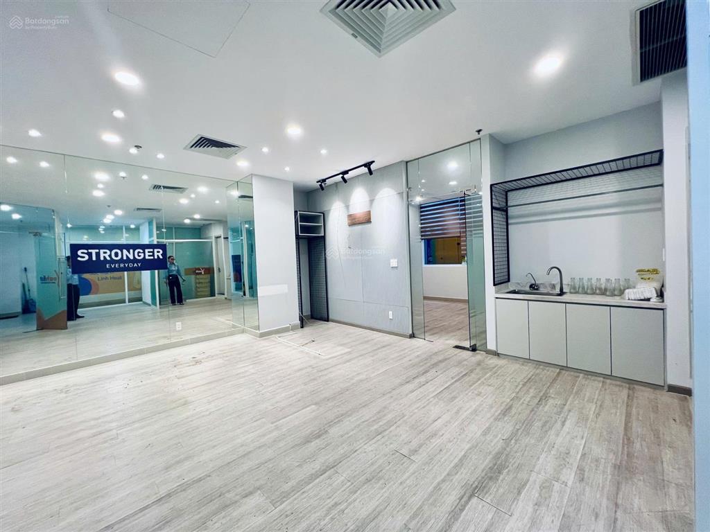 Cho thuê văn phòng mặt tiền tầng trệt, dt 180m2 giá chỉ 129 triệu, tòa nhà 91a cao thắng, q3