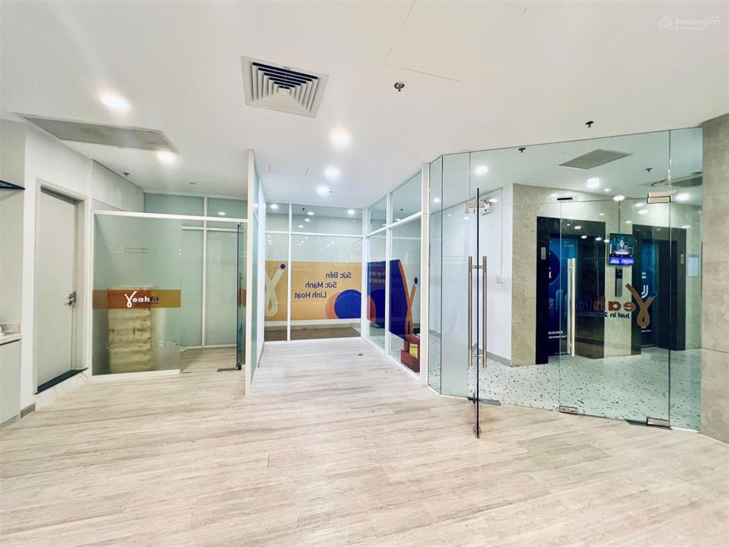 Cho thuê văn phòng mặt tiền tầng trệt, dt 180m2 giá chỉ 129 triệu, tòa nhà 91a cao thắng, q3