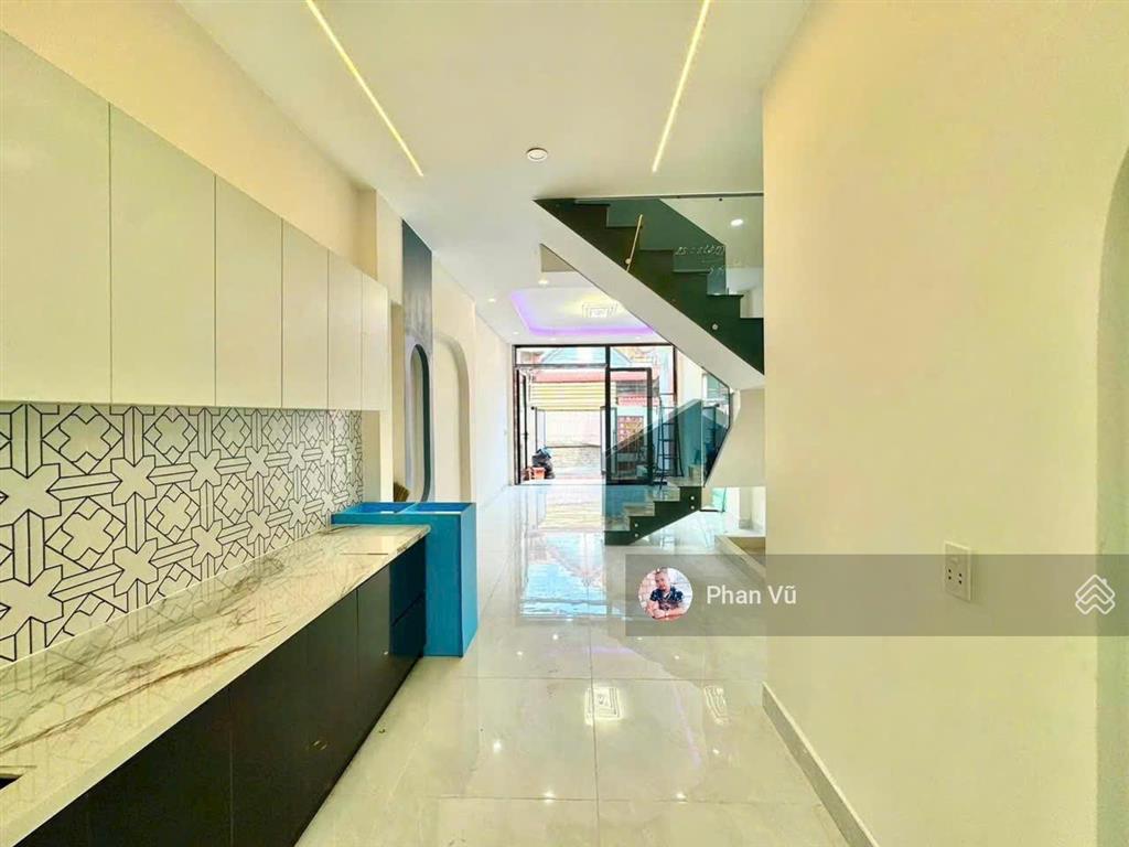 Giảm sốc 1 tỷ. nhà mới 100%. đ. trần hưng đạo, dĩ an. 3,8 tỷ.  0909 290 ***