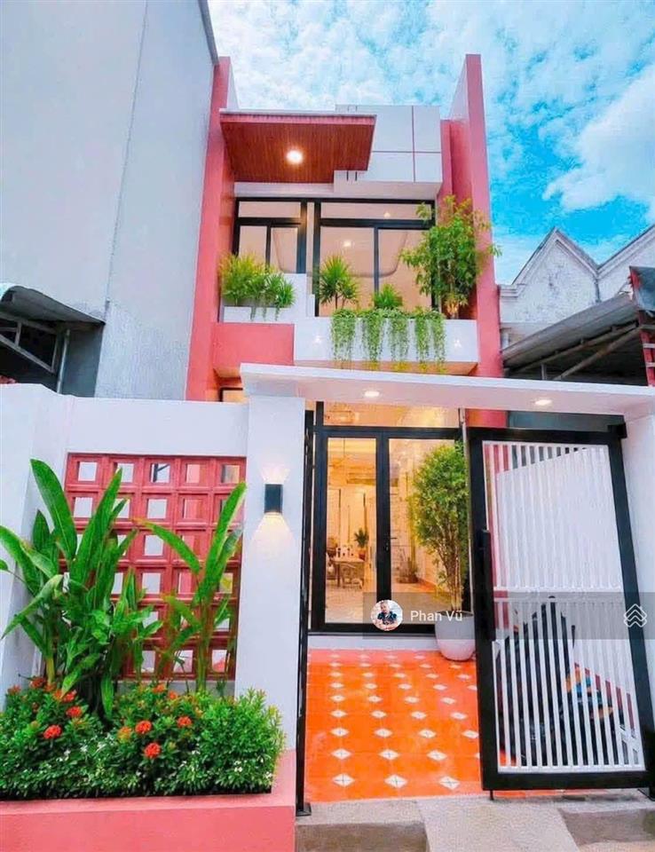 Giảm sốc 1 tỷ. nhà mới 100%. đ. trần hưng đạo, dĩ an. 3,8 tỷ.  0909 290 ***