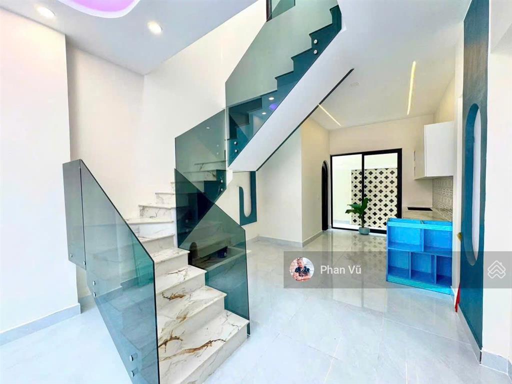 Giảm sốc 1 tỷ. nhà mới 100%. đ. trần hưng đạo, dĩ an. 3,8 tỷ.  0909 290 ***