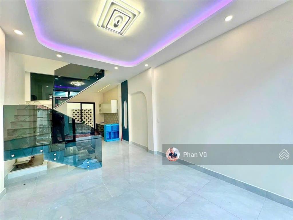Giảm sốc 1 tỷ. nhà mới 100%. đ. trần hưng đạo, dĩ an. 3,8 tỷ.  0909 290 ***