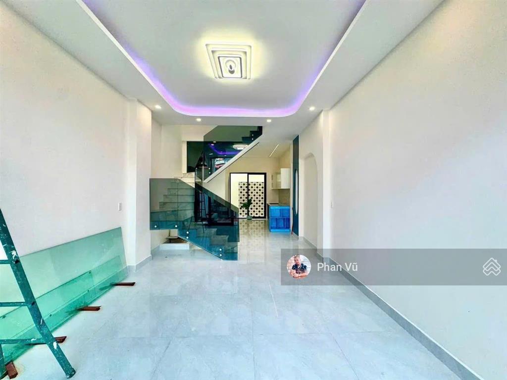 Giảm sốc 1 tỷ. nhà mới 100%. đ. trần hưng đạo, dĩ an. 3,8 tỷ.  0909 290 ***