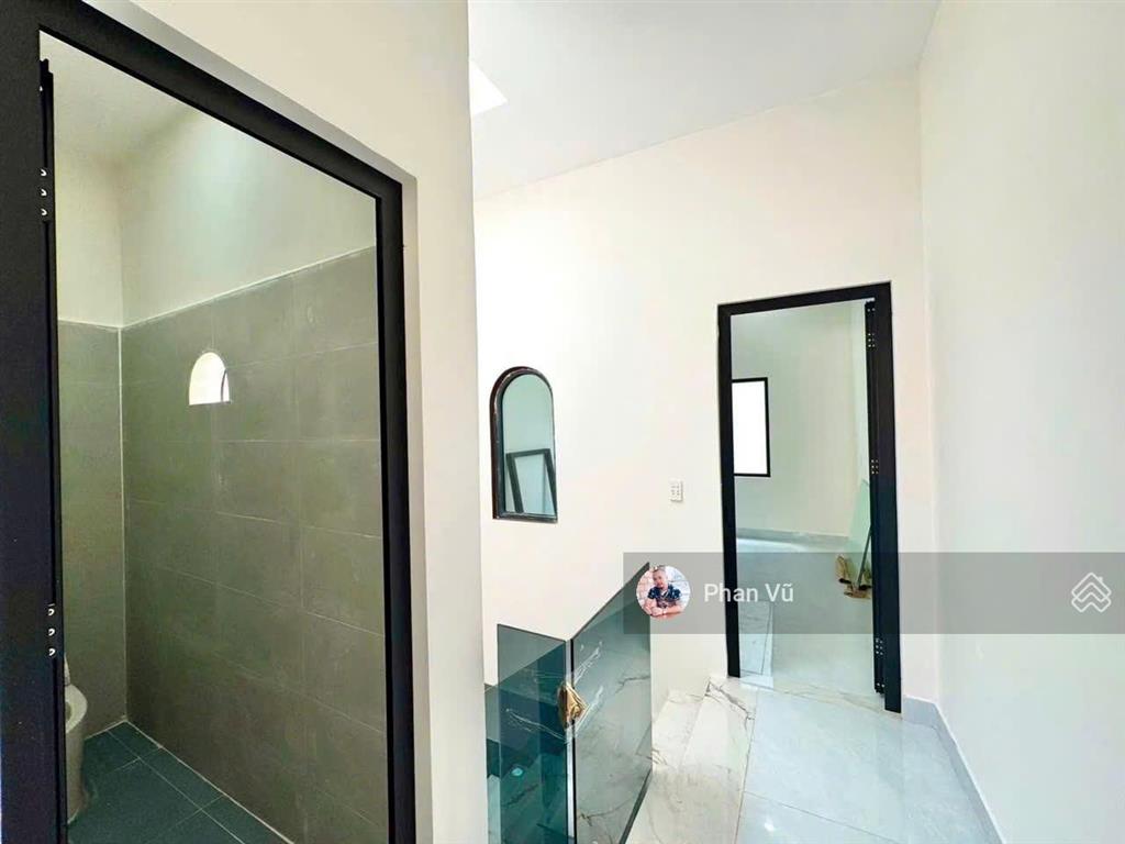 Giảm sốc 1 tỷ. nhà mới 100%. đ. trần hưng đạo, dĩ an. 3,8 tỷ.  0909 290 ***