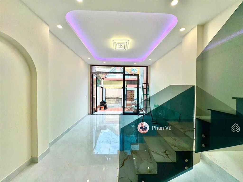 Giảm sốc 1 tỷ. nhà mới 100%. đ. trần hưng đạo, dĩ an. 3,8 tỷ.  0909 290 ***
