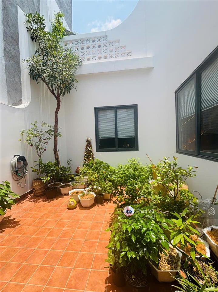 Biệt thự mini ngang 10m. giá 4,8 tỷ, đ. lê hồng phong, dĩ an, bình dương.  0909 290 ***