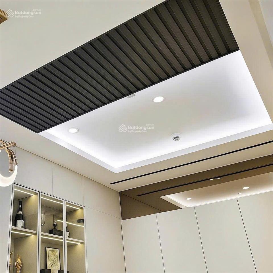 Tôi cần bán căn góc chung cư starlake tây hồ tây. dt 112m2, 3pn, 2vs giá 20 tỷ full nội thất