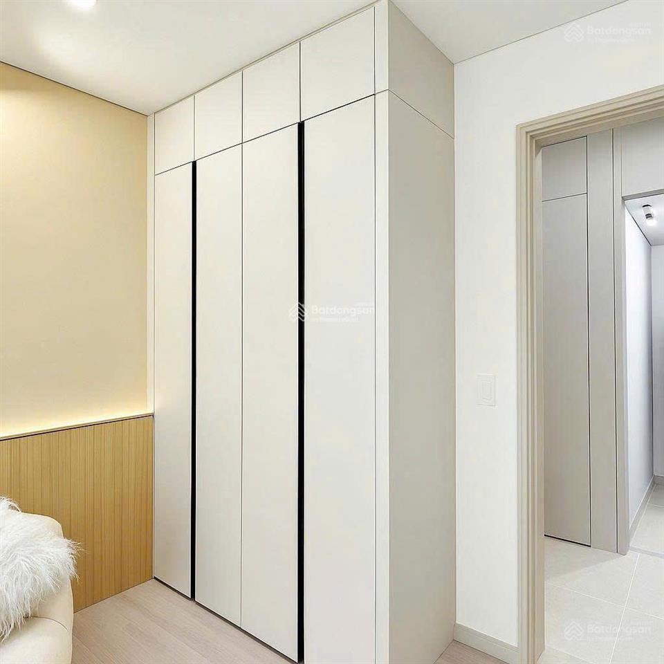 Tôi cần bán căn góc chung cư starlake tây hồ tây. dt 112m2, 3pn, 2vs giá 20 tỷ full nội thất