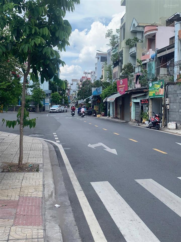 Bán nhà mặt tiền kinh doanh chấn hưng