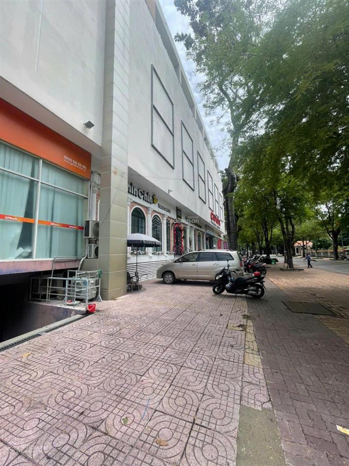 Cho thuê gấp mặt bằng f&b tầng trệt lam sơn square  ngang 10m, bãi xe 50m2