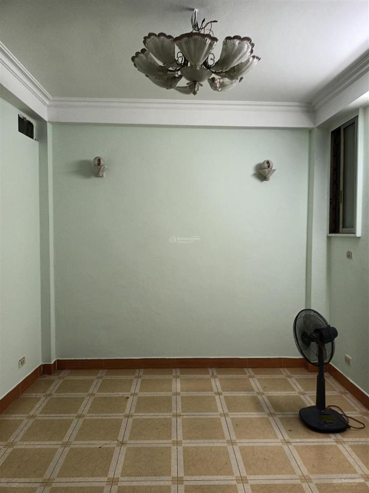 Nhà mặt tiền phố cổ giáp hồ tây cho thuê