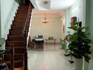 Nhà mặt tiền phố cổ giáp hồ tây cho thuê