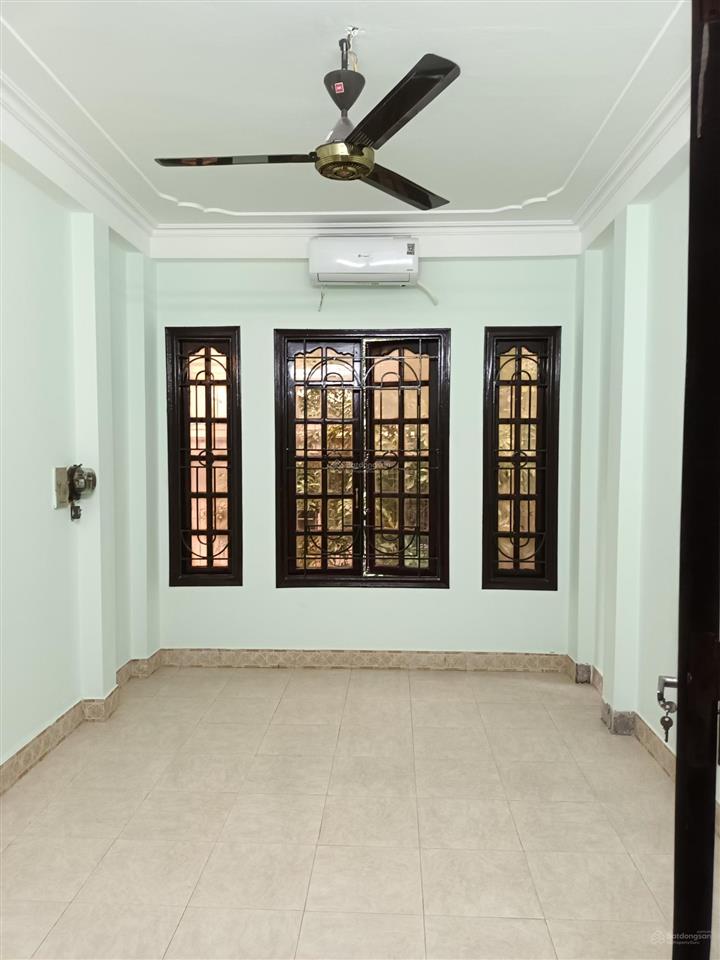 Nhà mặt tiền phố cổ giáp hồ tây cho thuê