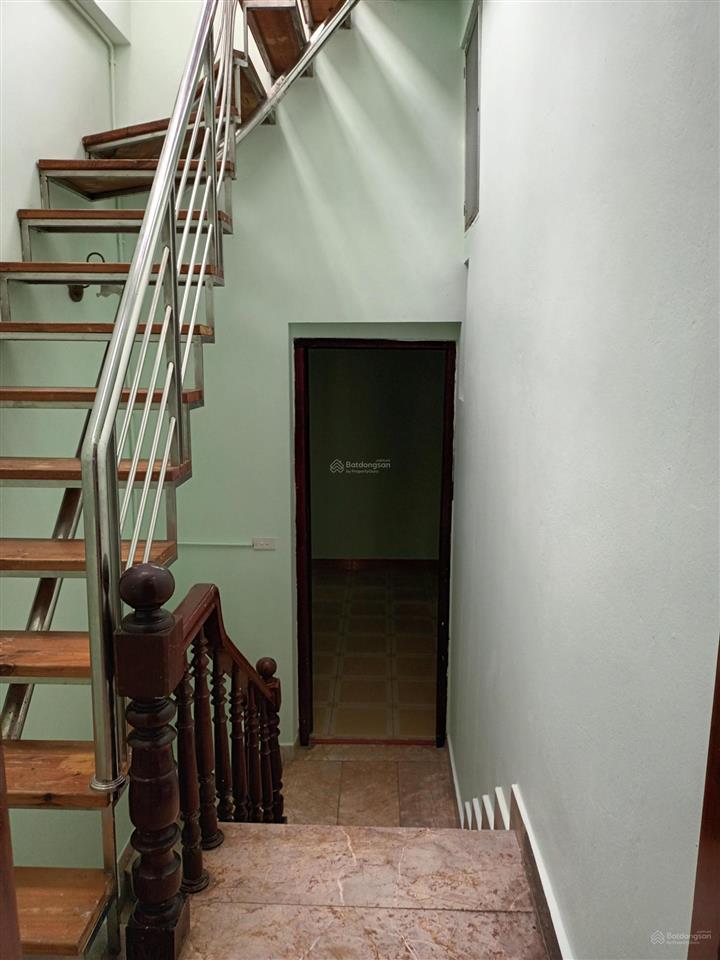 Nhà mặt tiền phố cổ giáp hồ tây cho thuê