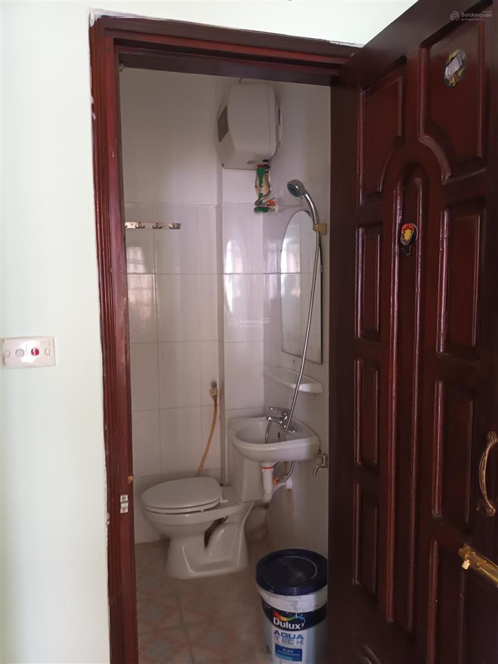 Nhà mặt tiền phố cổ giáp hồ tây cho thuê