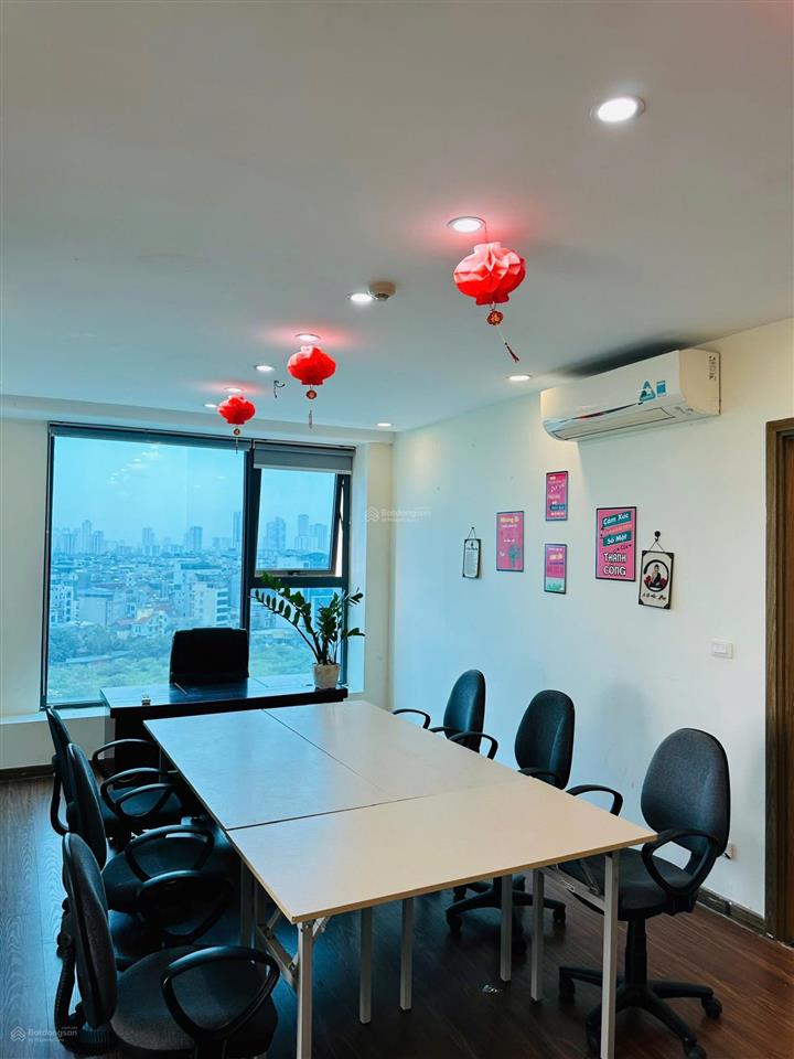 Cho thuê căn hộ 75m², 2 ngủ, 2 wc, đồ cơ bản (ưu tiên là văn phòng), có thể vào ở luôn