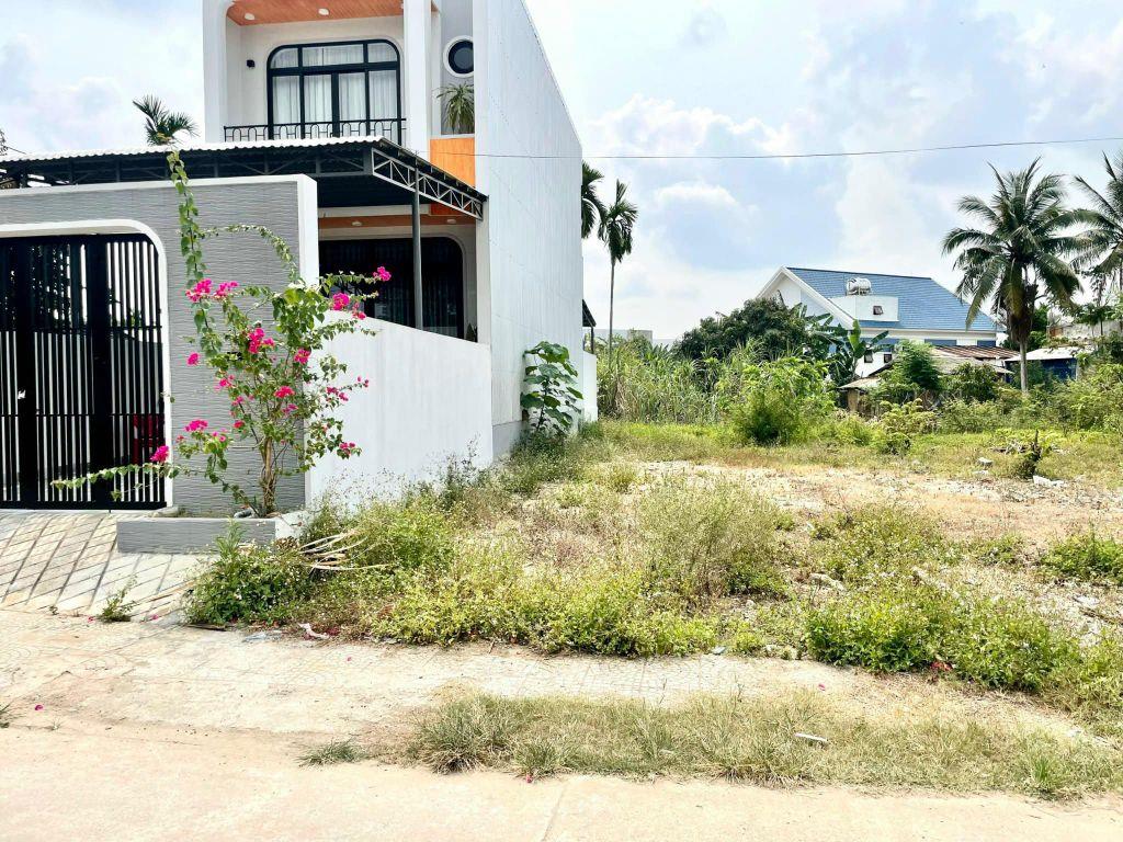 Bán Nhanh 3 Lô Liền Kề 420M2 Trục chính đường 6m Phường Điện Bàn Bắc Gía Chỉ 8xx/Lô