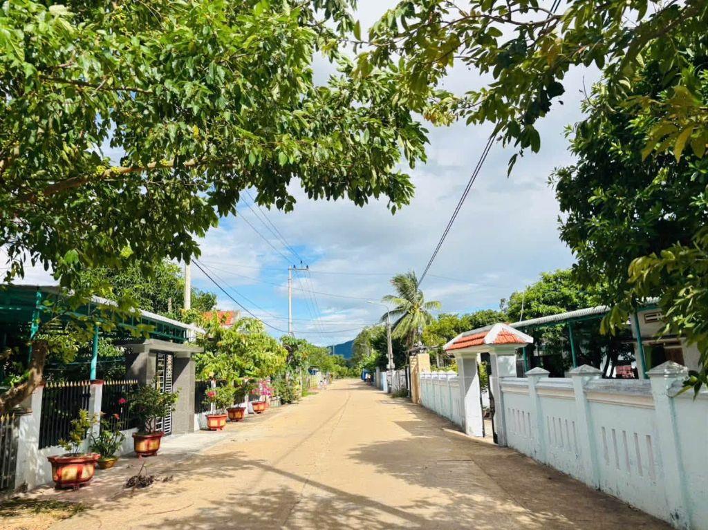 CHỦ CẦN TIỀN BÁN LÔ BIỆT THƯ NHÀ VƯƠN 210M2 NGANG 10M VIEW ĐỒNG GIÁ CHỈ 450 TRIỆU.