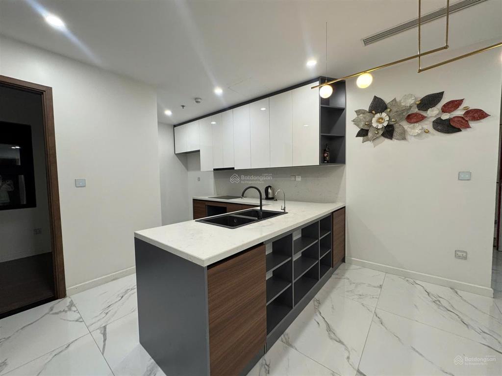 Cho thuê 3 ngủ sunshine city nội thất cơ bản  0974 606 *** mai
