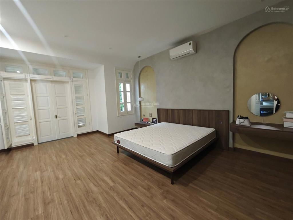 Bán biệt thự ciputra 180m2 full nội thất, khu vực yên tĩnh, giá tốt