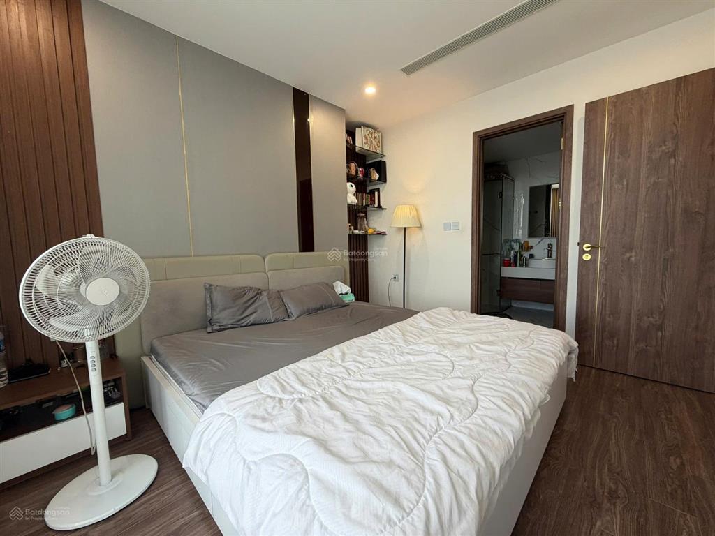 Cho thuê sunshine city 3 ngủ view sân golf tầng trung đủ đồ  0974 606 ***