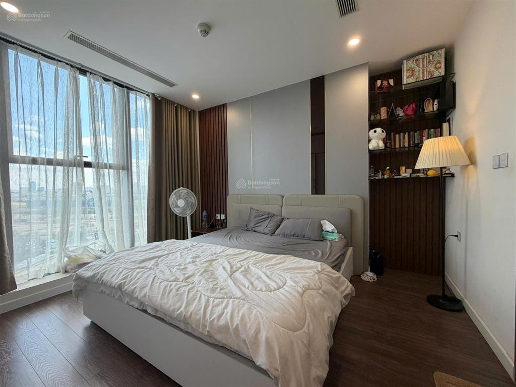 Cho thuê sunshine city 3 ngủ view sân golf tầng trung đủ đồ  0974 606 ***