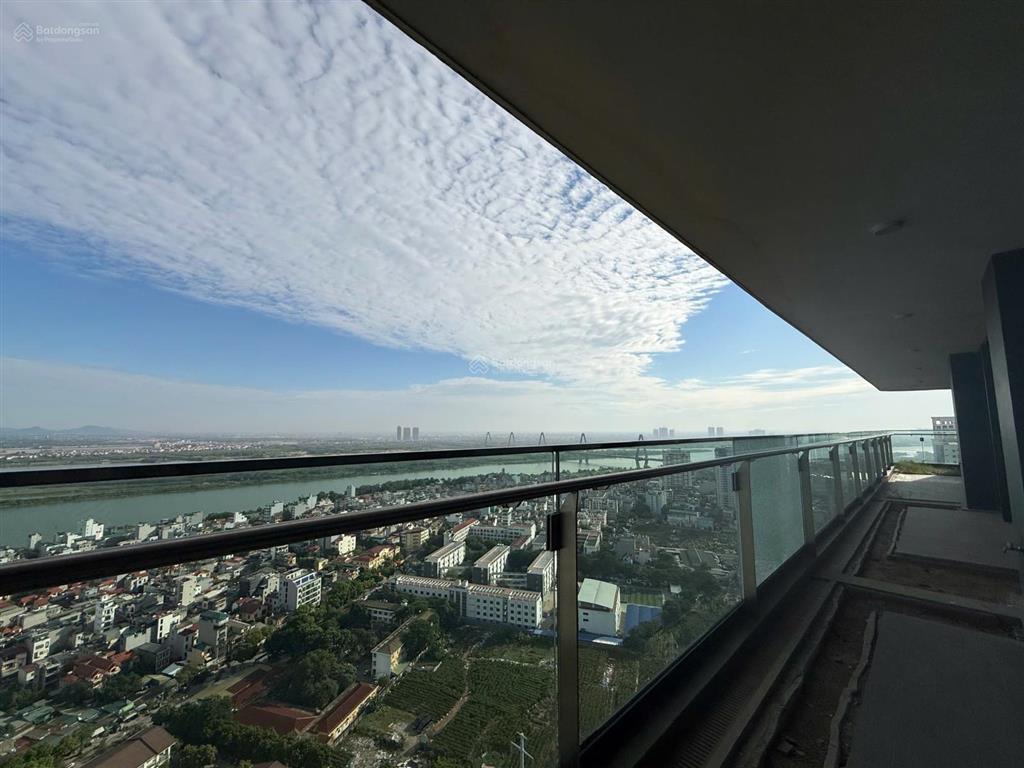 Cho thuê căn hộ 4 ngủ sunshine golden river view trực diện sông hồng