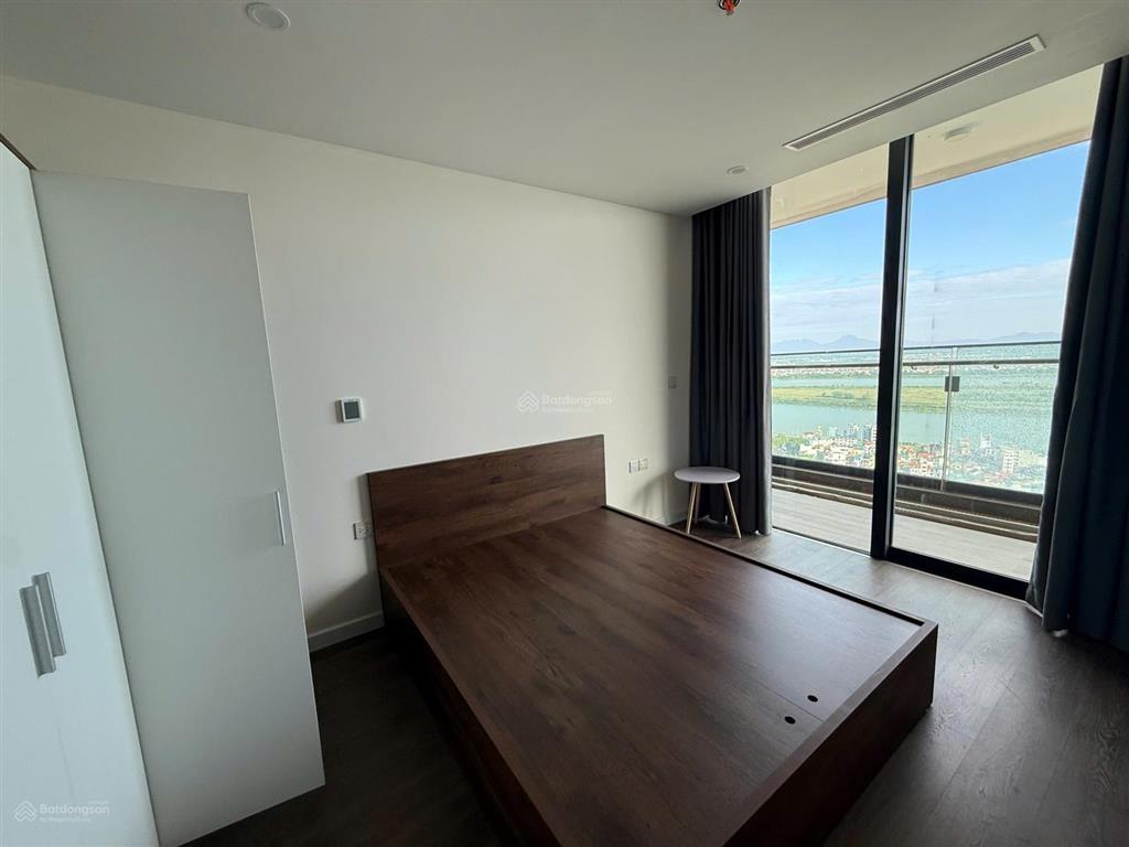 Cho thuê căn hộ 4 ngủ sunshine golden river view trực diện sông hồng
