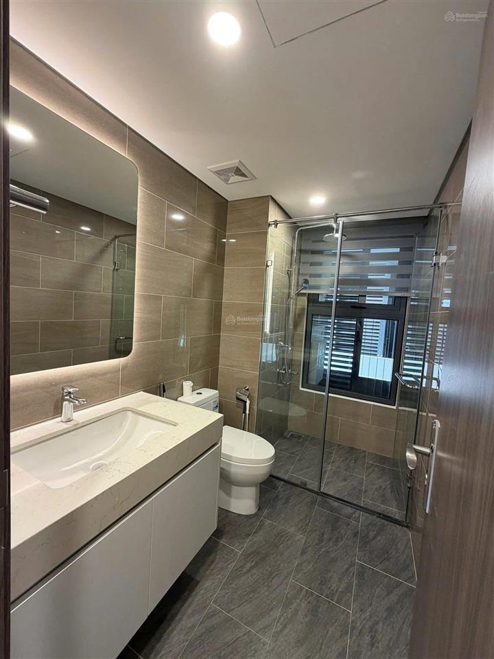 Cho thuê n01t7 3 ngủ căn góc đồ cơ bản view hồ điều hòa