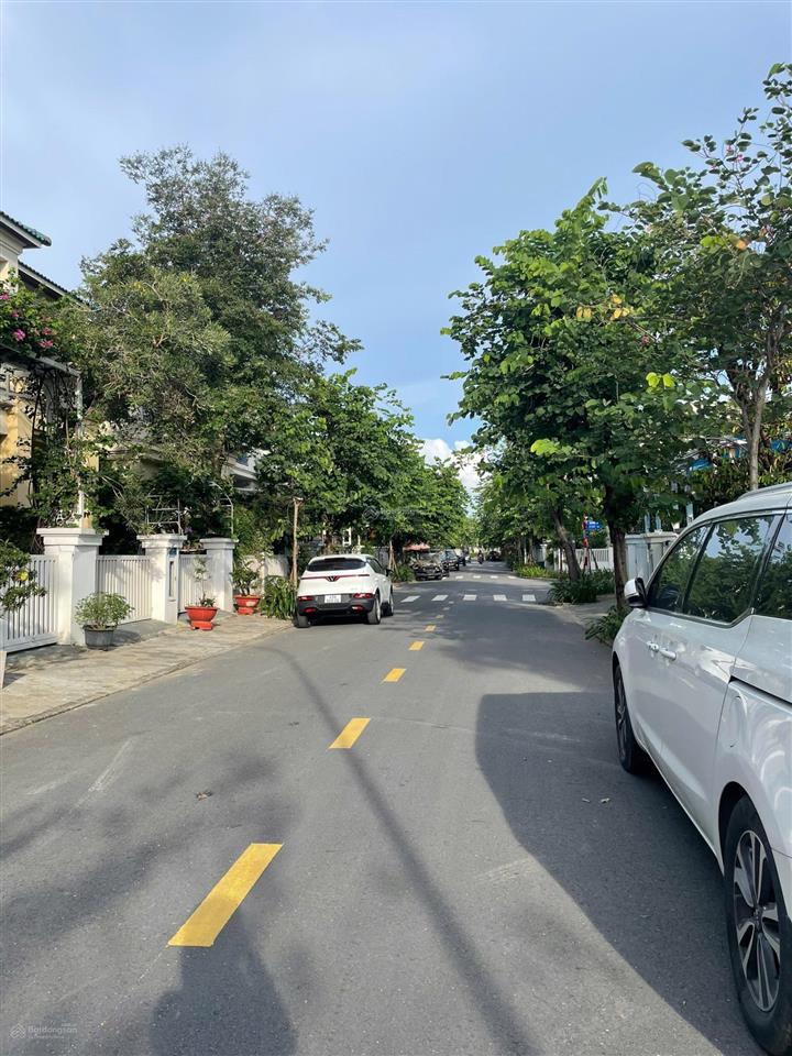 Bán gấp căn biệt thự đơn lập giá 34 tỷ, sổ hồng sẵn