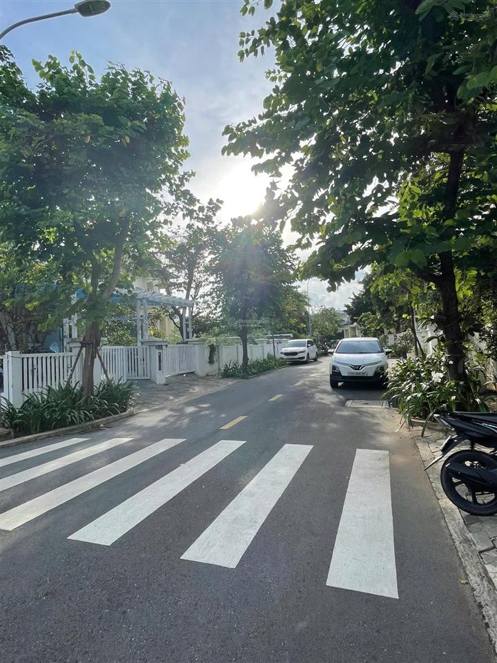 Bán gấp căn biệt thự đơn lập giá 34 tỷ, sổ hồng sẵn