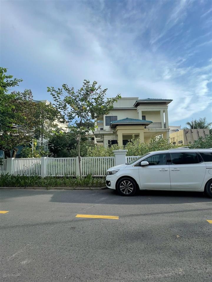 Bán gấp căn biệt thự đơn lập giá 34 tỷ, sổ hồng sẵn