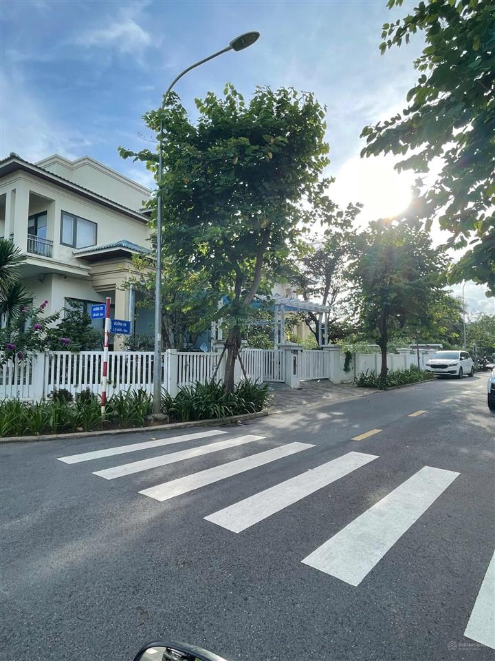 Bán gấp căn biệt thự đơn lập giá 34 tỷ, sổ hồng sẵn