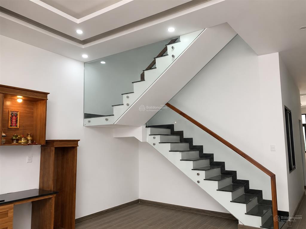 Cho thuê nhà 2 tầng  85 nguyễn minh châu  ngũ hành sơn (house for rent)