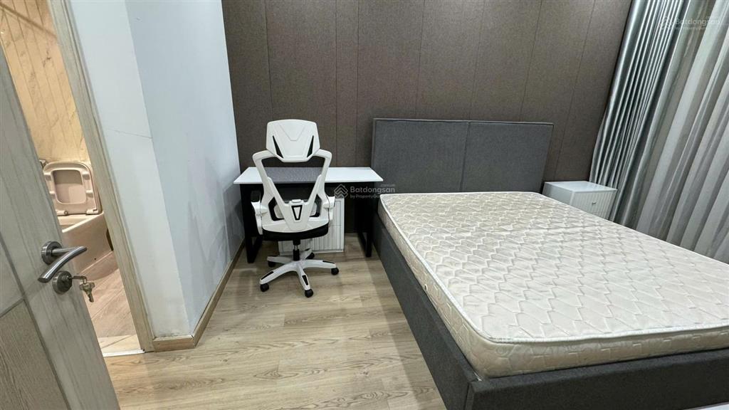 Giá tốt  cho thuê ch cao cấp 2pn midtown phú mỹ hưng, 23 triệu full  0938 784 *** e thư