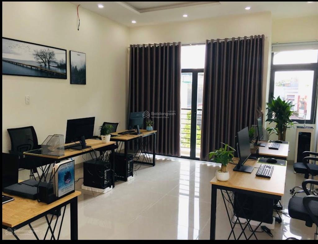 Nắm bắt cơ hội có một văn phòng làm việc sang trọng, chuyên nghiệp