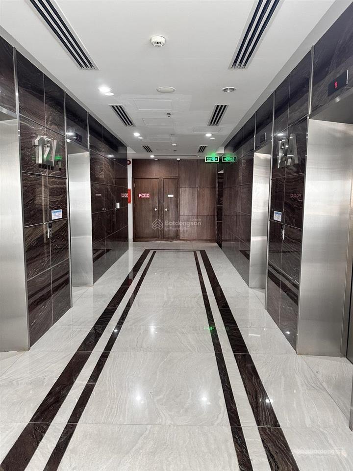 Lim tower 2 là tòa nhà văn phòng hạng b+, tọa lạc tại vị trí hai mặt tiền võ văn tần và cmt8