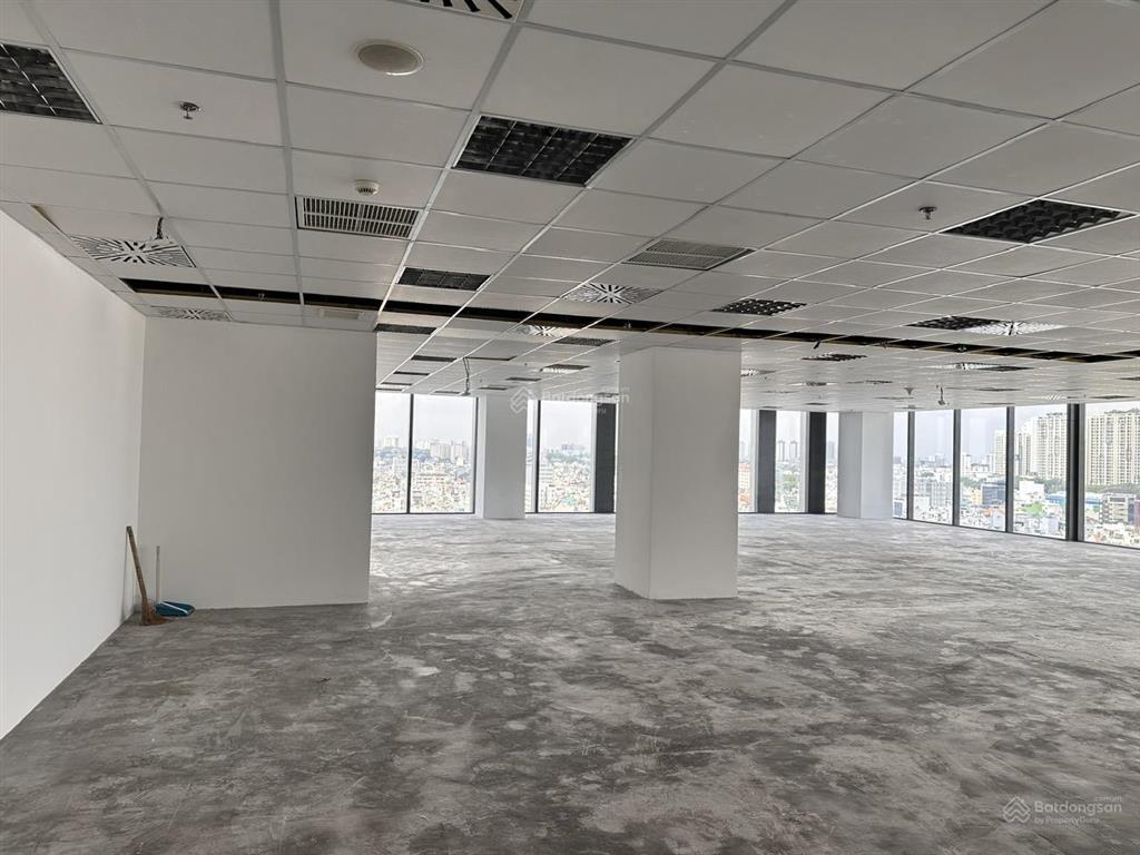 Lim tower 2 là tòa nhà văn phòng hạng b+, tọa lạc tại vị trí hai mặt tiền võ văn tần và cmt8